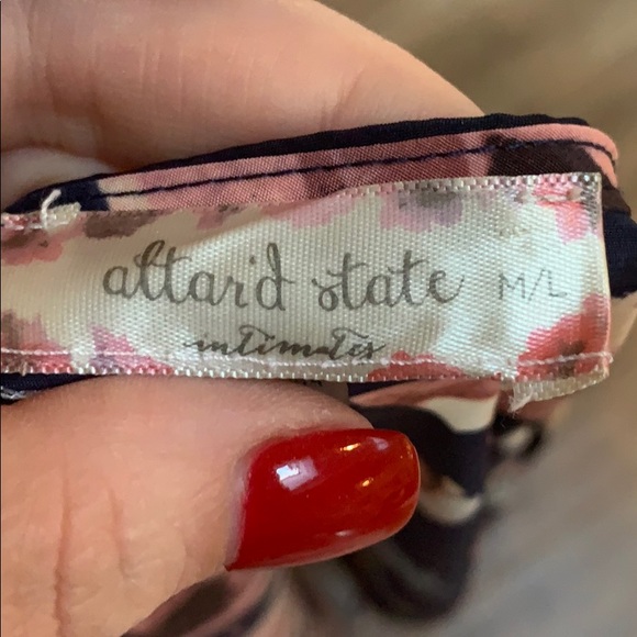 Altar’d State Floral Robe - Picture 5 of 6